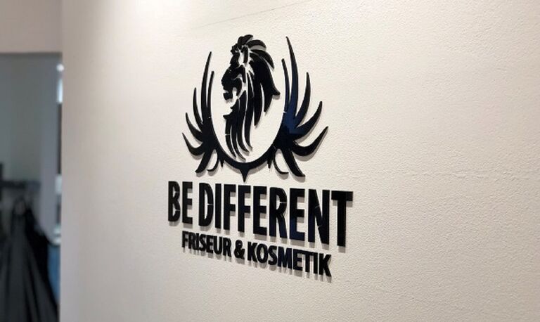Acrylglas schwarz Logo 3 mm
